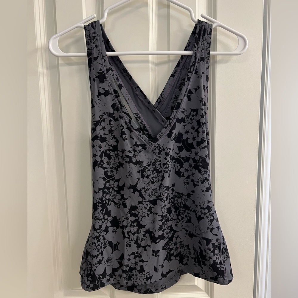 Lululemon top